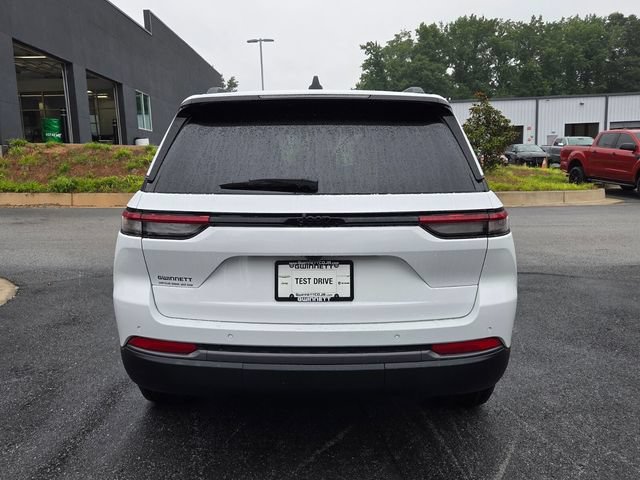New 2026 Jeep Grand Cherokee Altitude RWD image 7