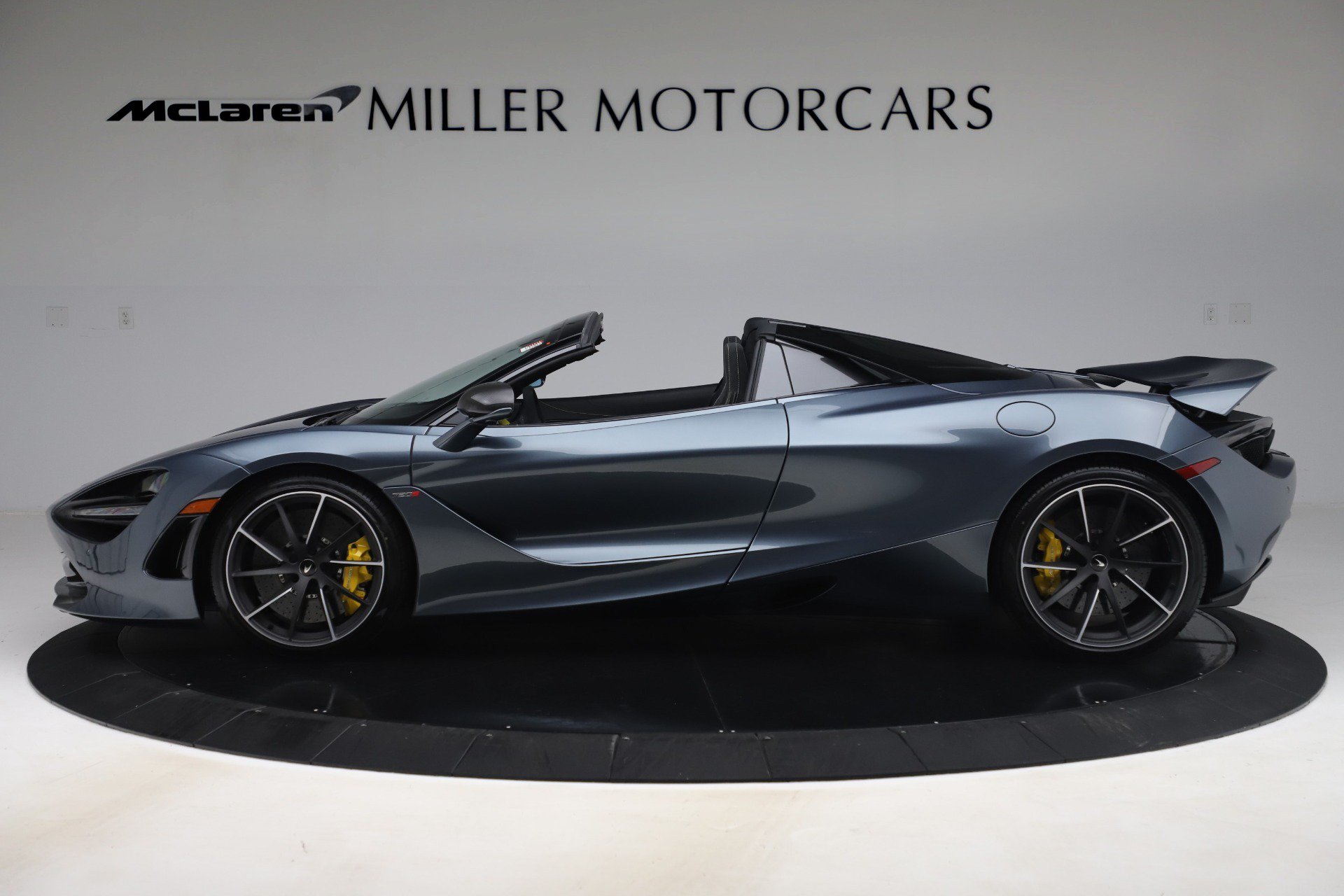 Used 2020 McLaren 720S Spider RWD image 3