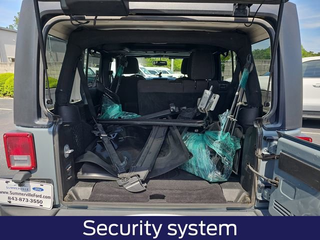 Used 2015 Jeep Wrangler Unlimited Sahara w/ Connectivity Group AWD/4WD image 15