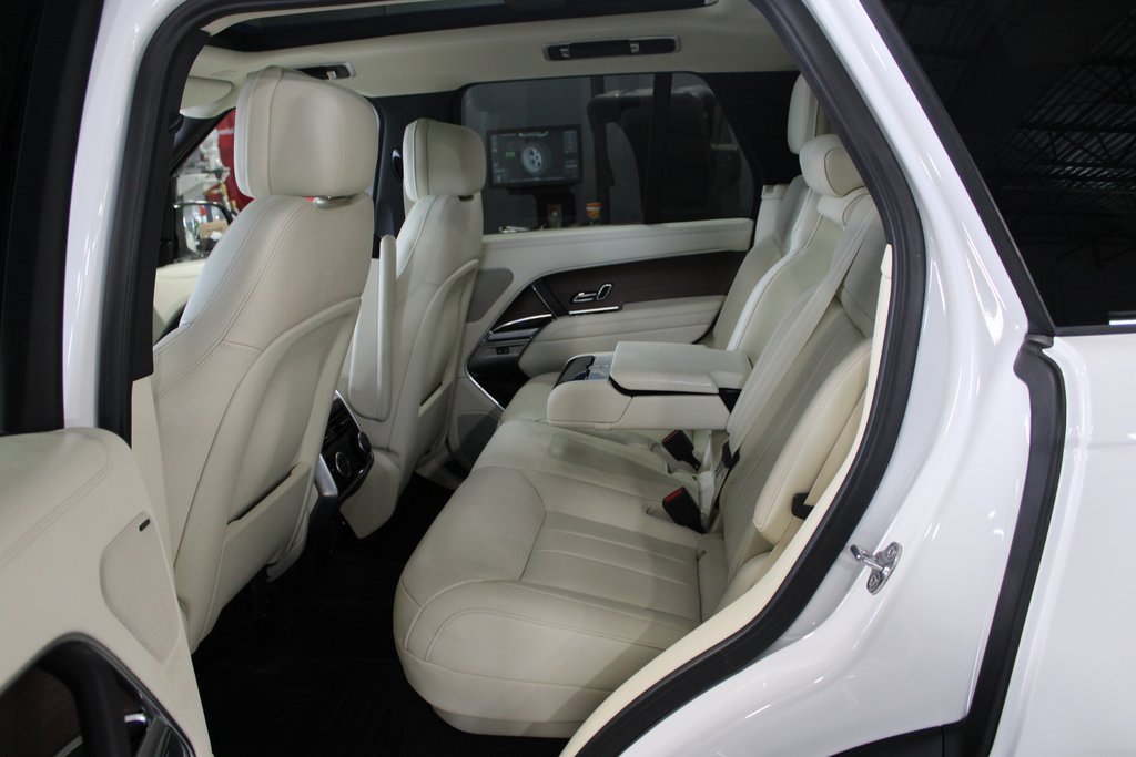 Used 2024 Land Rover Range Rover SE image 18