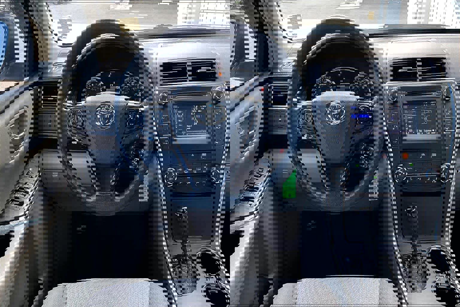 Used 2016 Toyota Camry LE image 5