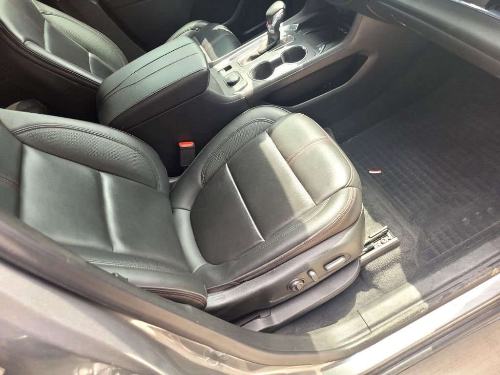 Used 2023 Chevrolet Traverse RS FWD image 19