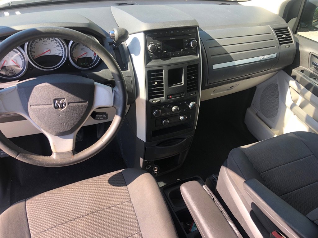 Used 2008 Dodge Grand Caravan SXT image 12