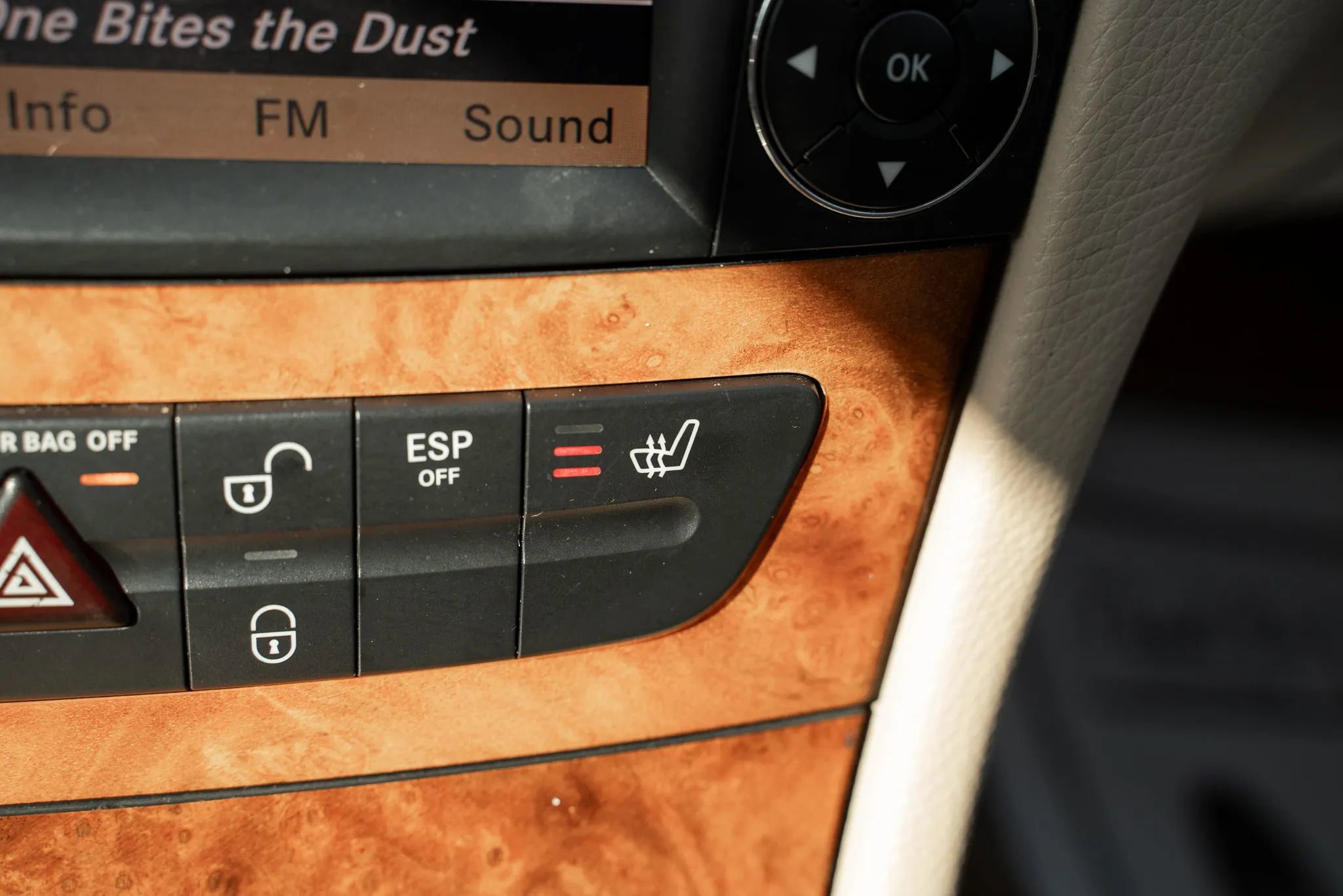 Used 2009 Mercedes-Benz E 350 4MATIC Wagon image 26