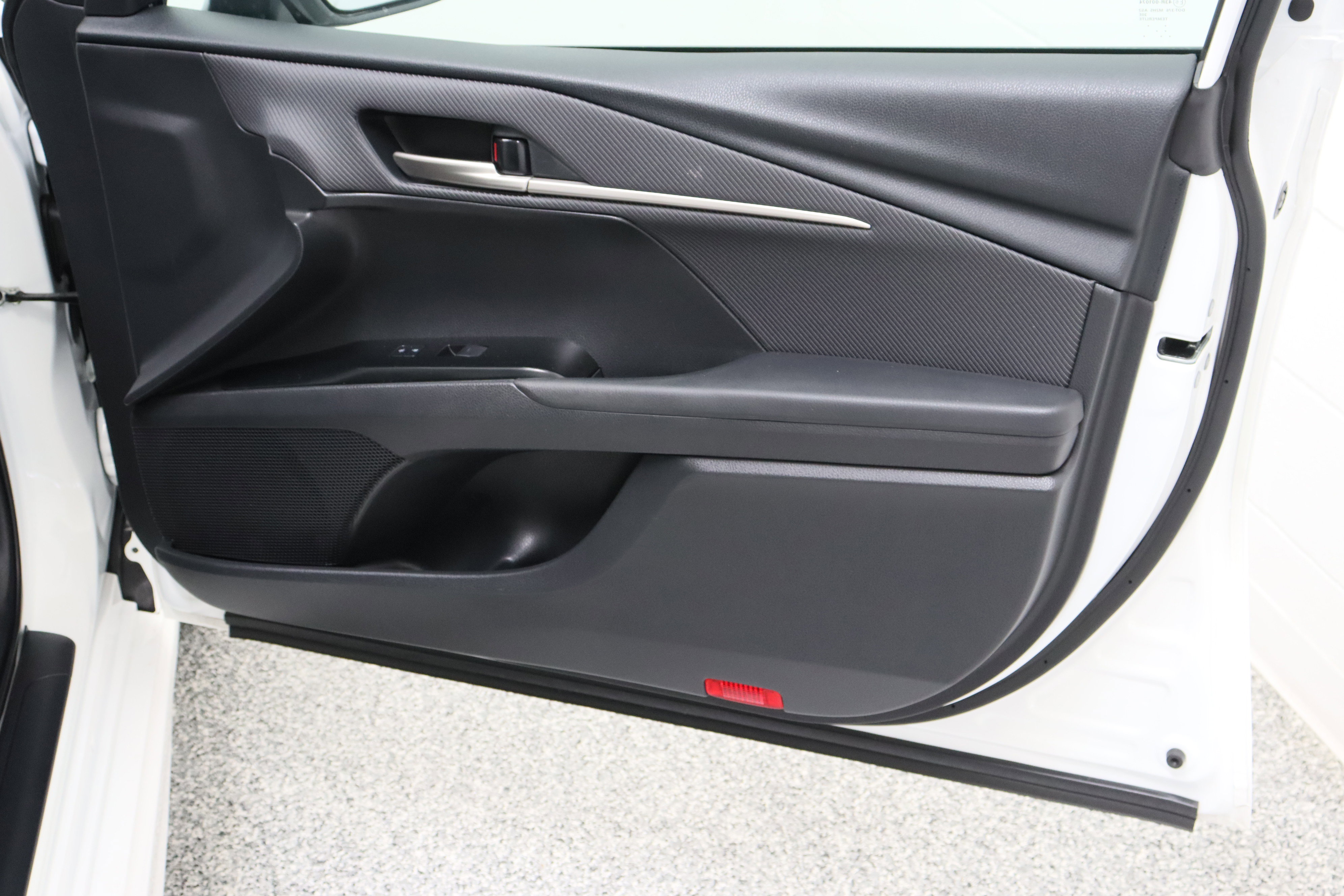 Used 2025 Toyota Camry SE FWD image 34