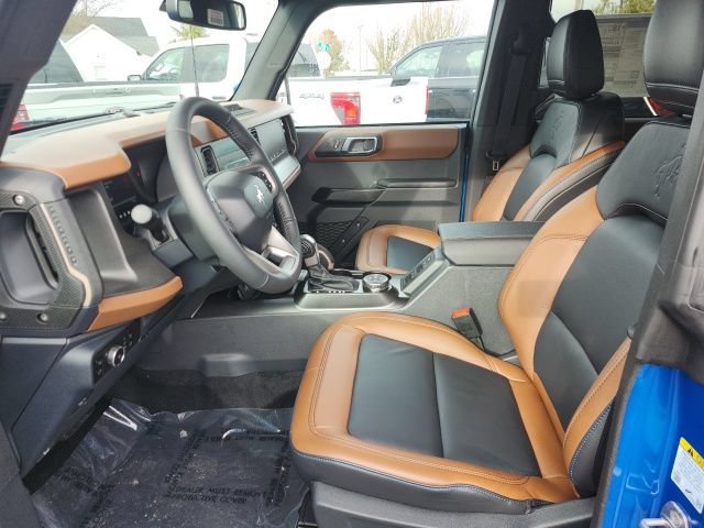 New 2024 Ford Bronco Outer Banks w/ Sasquatch Package AWD/4WD image 2