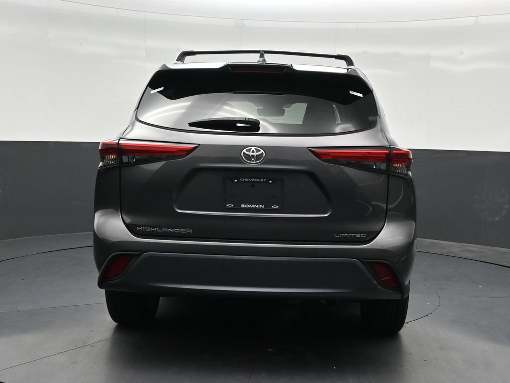 Used 2023 Toyota Highlander Limited FWD image 4