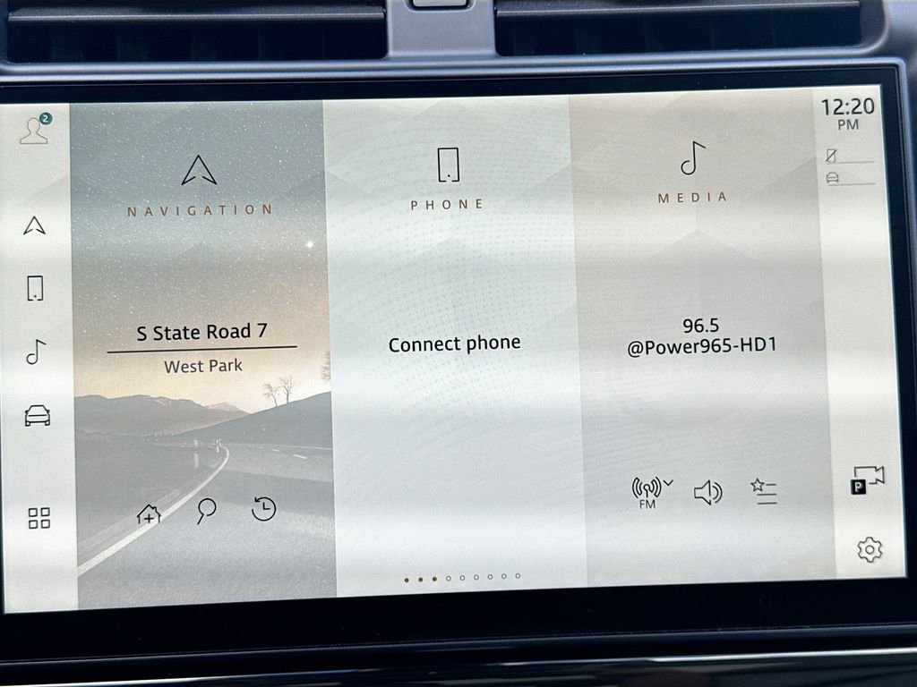 Used 2025 Land Rover Discovery S image 16