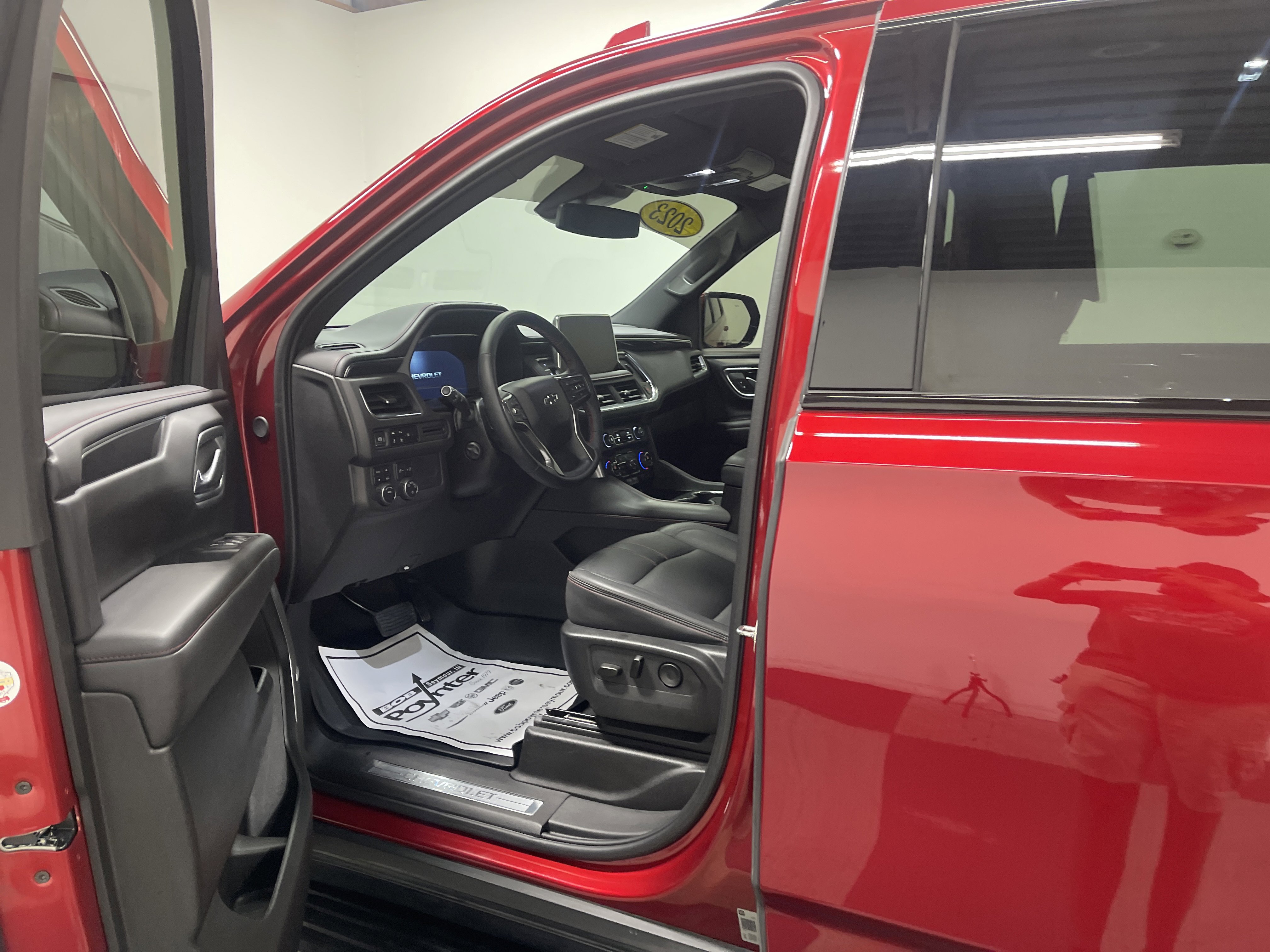 Used 2023 Chevrolet Tahoe RST w/ Luxury Package AWD/4WD image 9