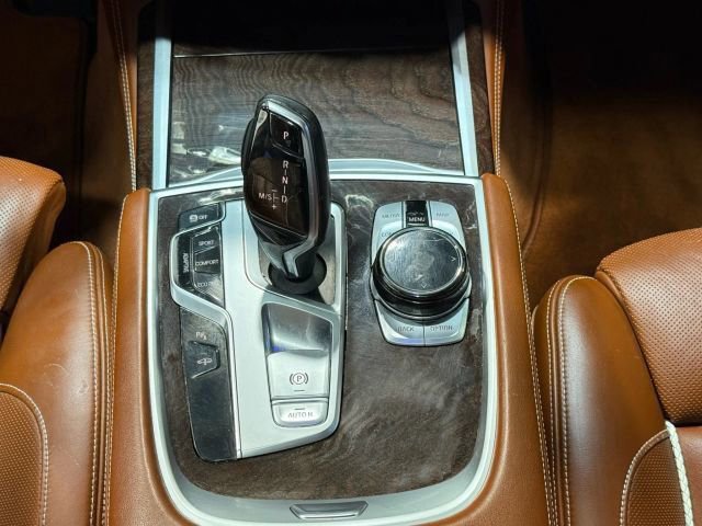 Used 2018 BMW 750i xDrive image 17