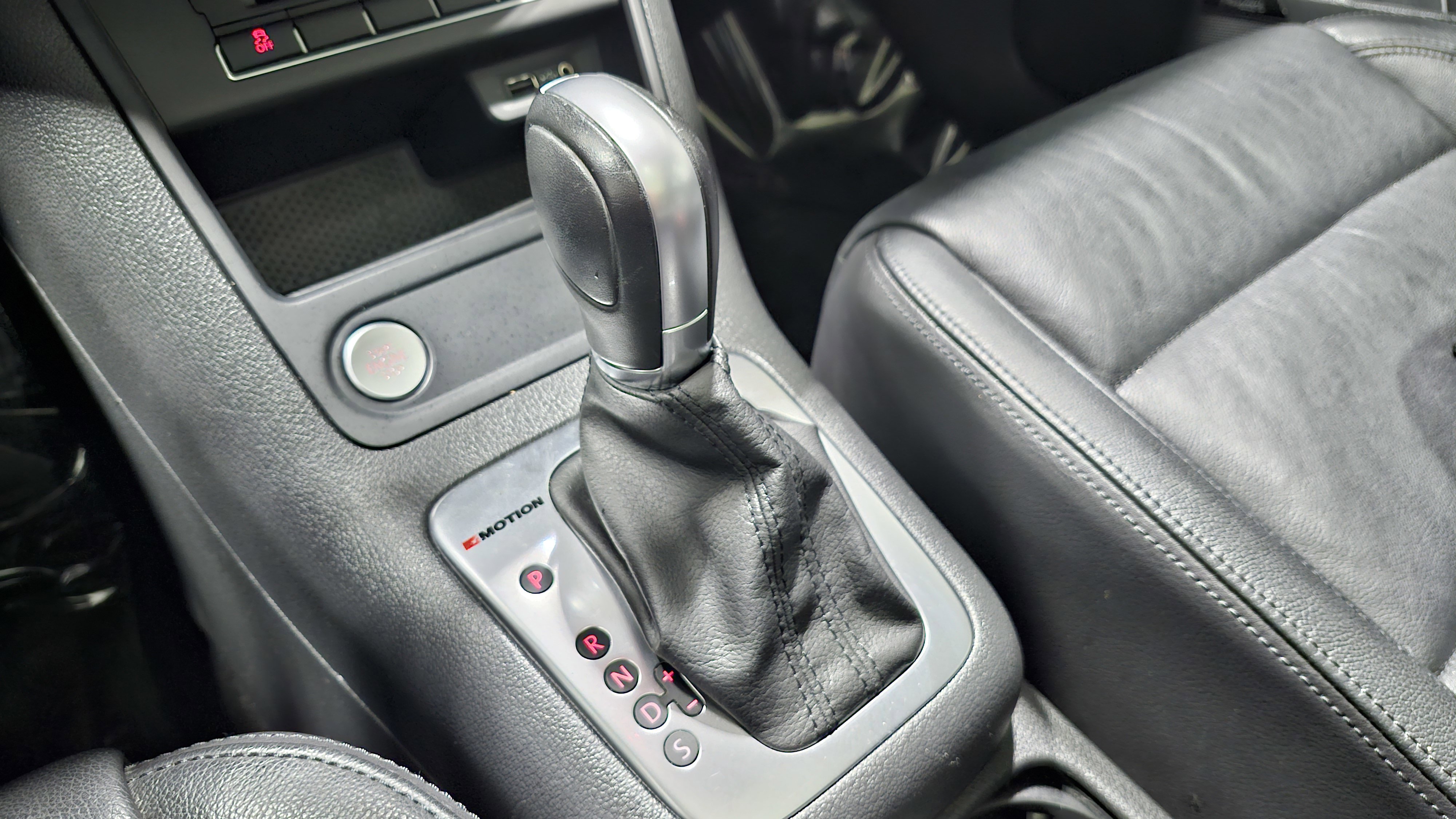 Used 2017 Volkswagen Tiguan SEL image 32