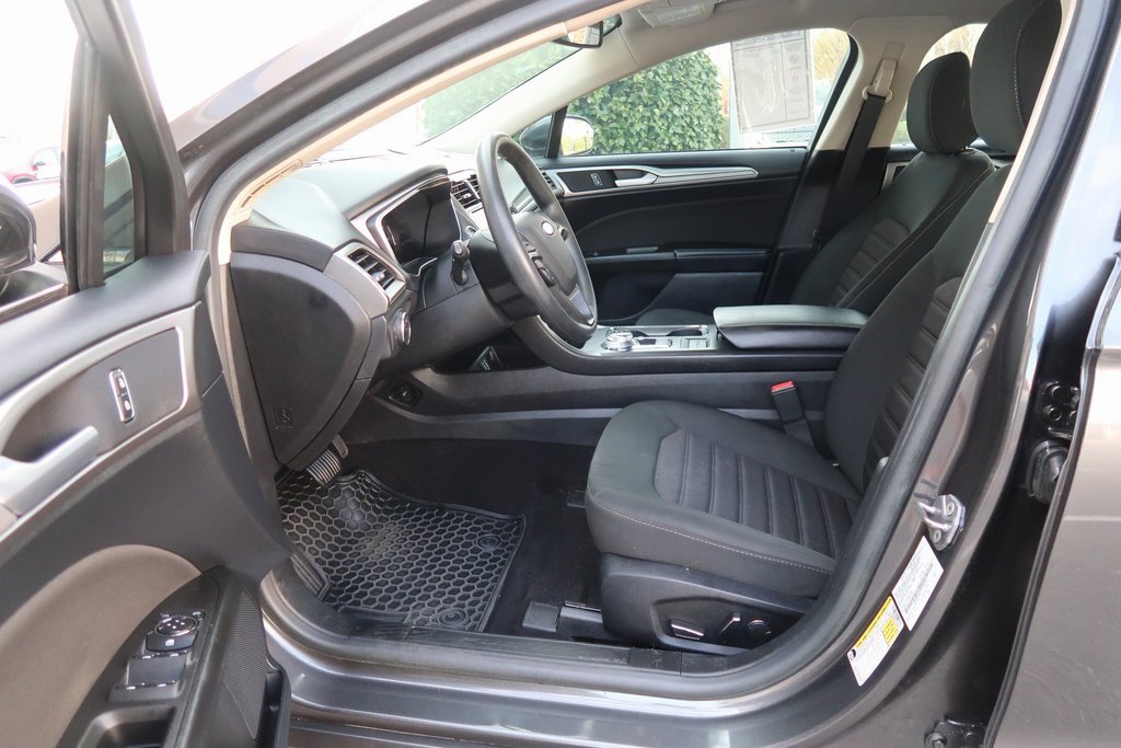 Used 2020 Ford Fusion SE image 10