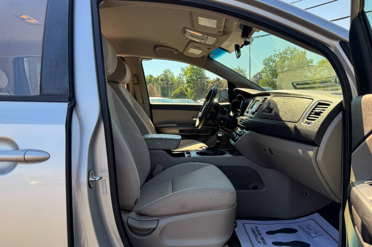 Used 2018 Kia Sedona L FWD image 12