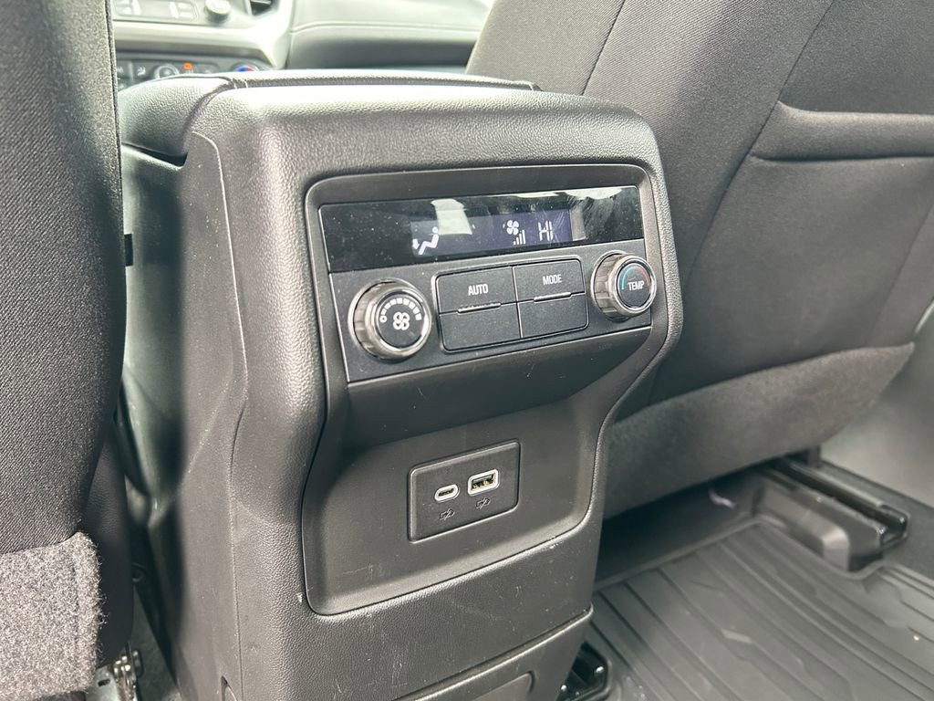 Used 2022 GMC Acadia SLE FWD image 32