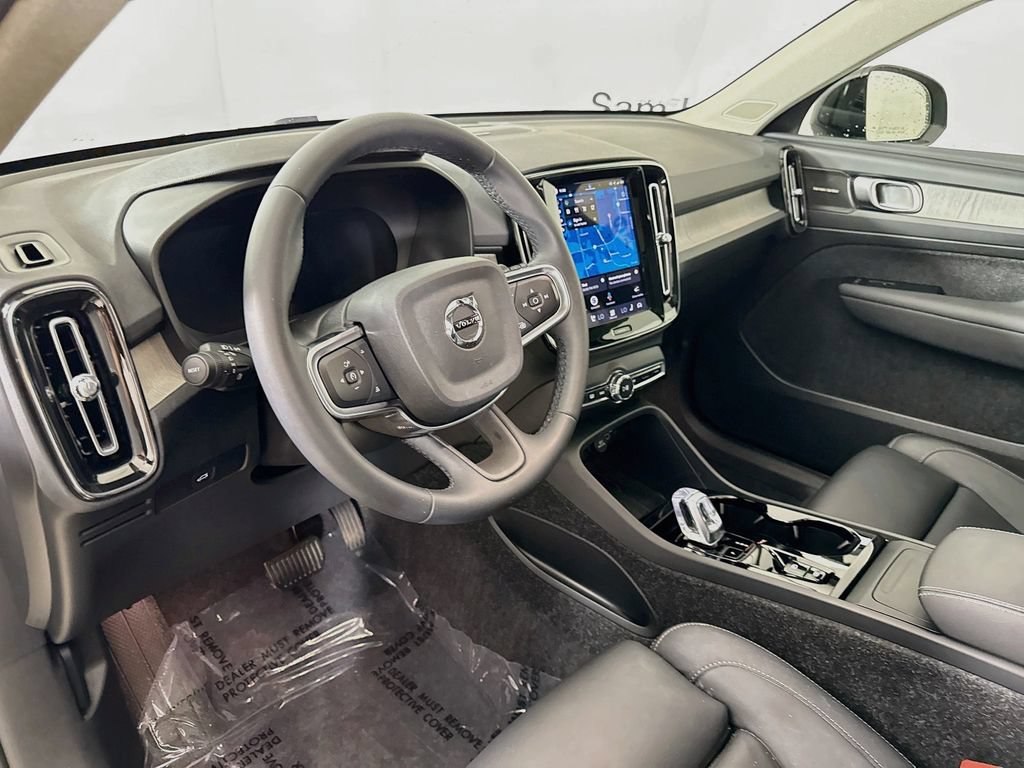 Used 2025 Volvo XC40 B5 Ultra AWD/4WD image 9