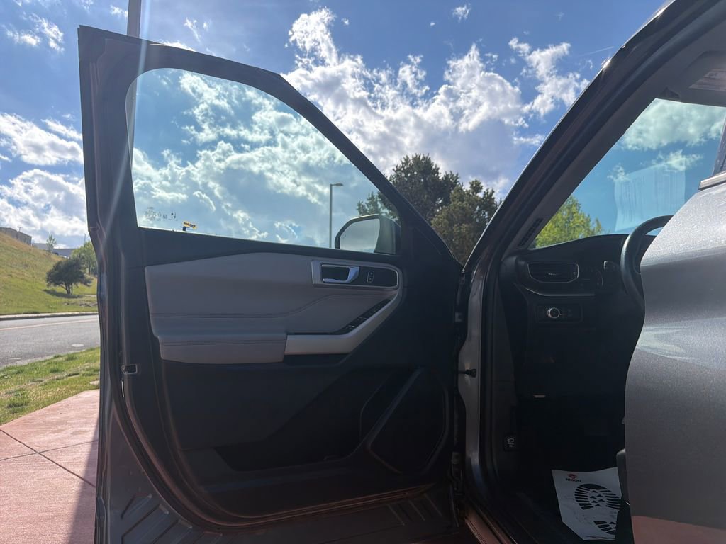 Used 2021 Ford Explorer XLT w/ Equipment Group 202A AWD/4WD image 12