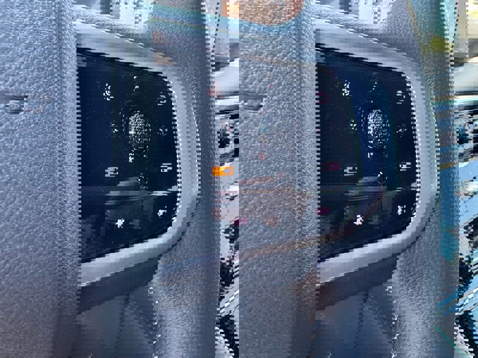 New 2025 Nissan Armada SL w/ Captain's Chari Seat Package image 14