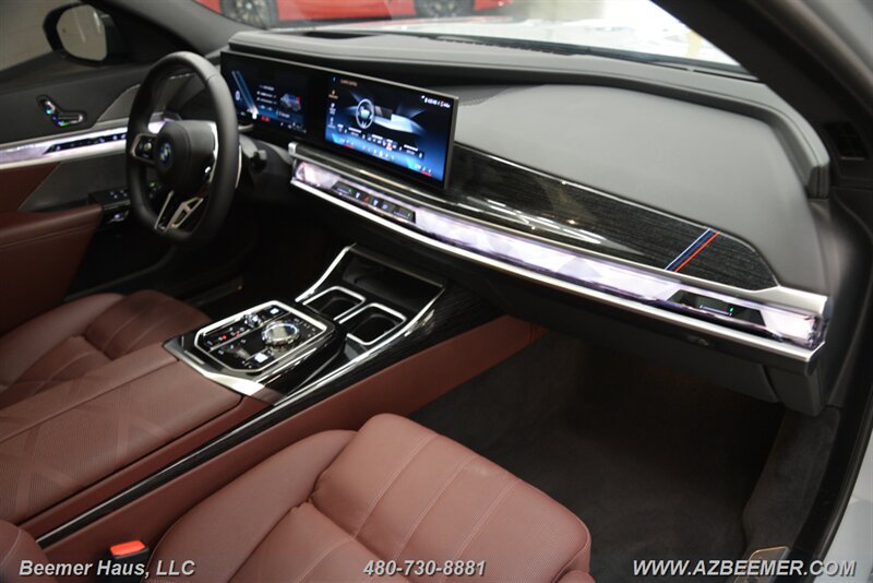 Used 2025 BMW 750e xDrive w/ Premium Package AWD/4WD image 20