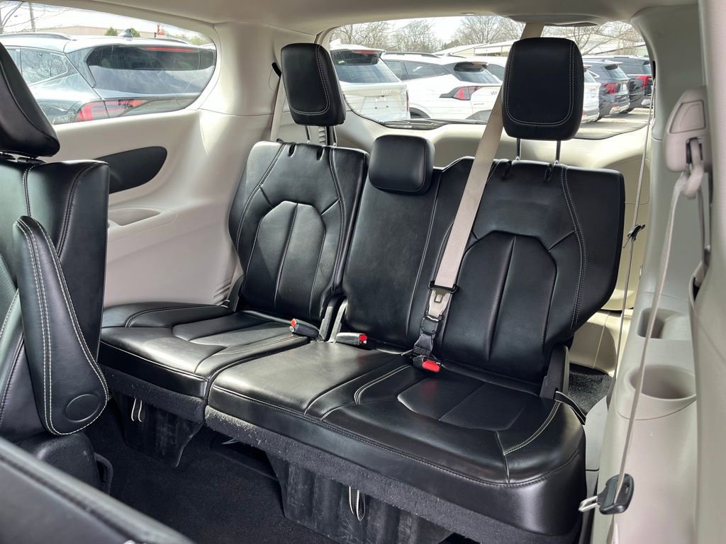 Used 2024 Chrysler Pacifica Select image 30