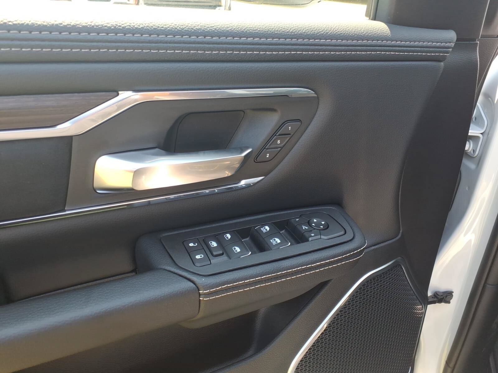 New 2026 RAM 1500 Laramie w/ Chrome Appearance Group AWD/4WD image 5