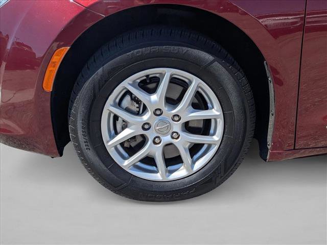 Used 2020 Chrysler Pacifica Touring-L image 24