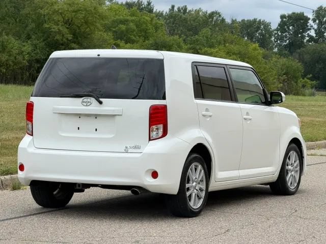 Used 2012 Scion xB FWD image 7