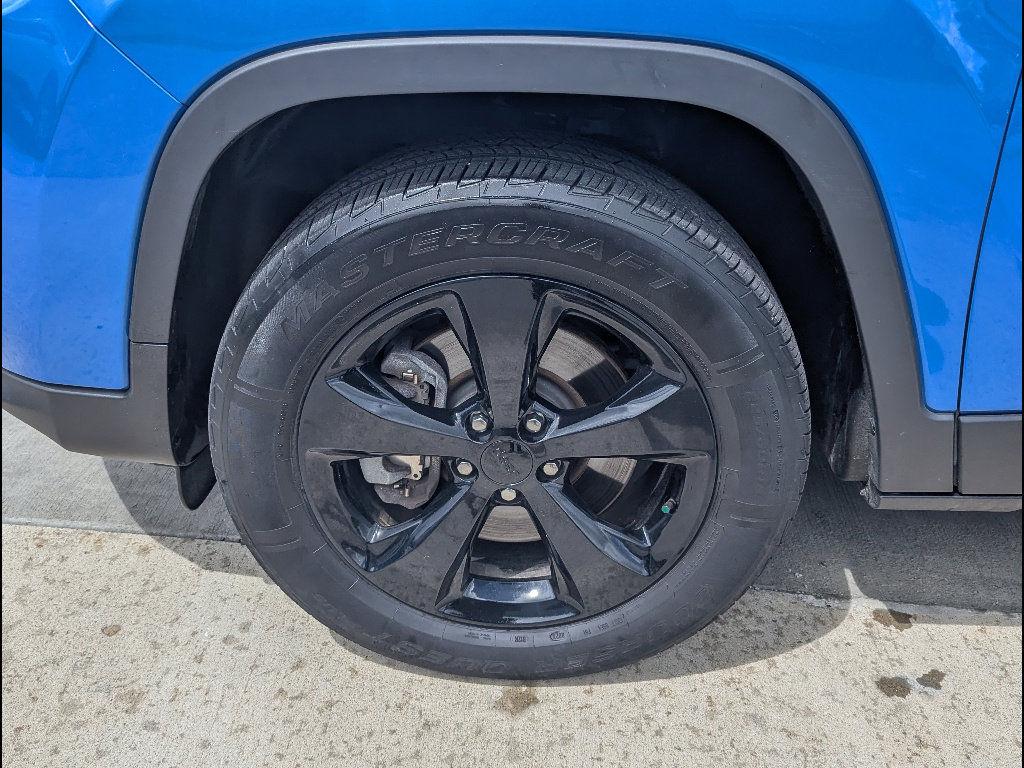 Used 2020 Jeep Cherokee Latitude Plus AWD/4WD image 14
