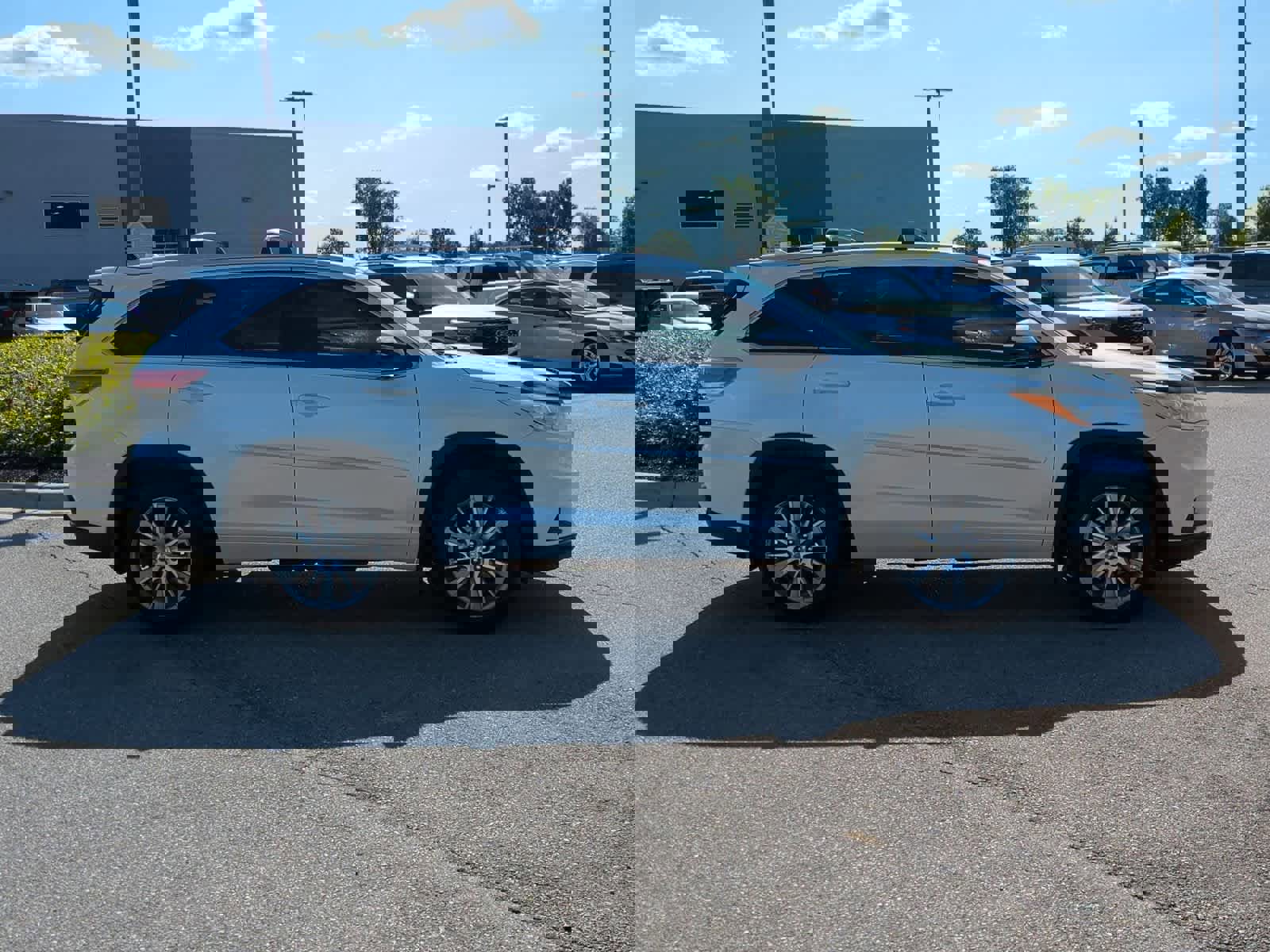 Used 2014 Toyota Highlander XLE image 9