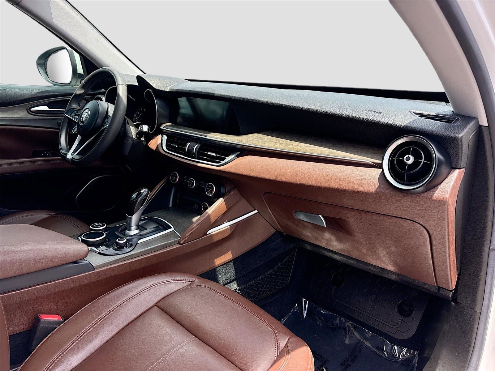 Used 2018 Alfa Romeo Stelvio Ti AWD/4WD image 31