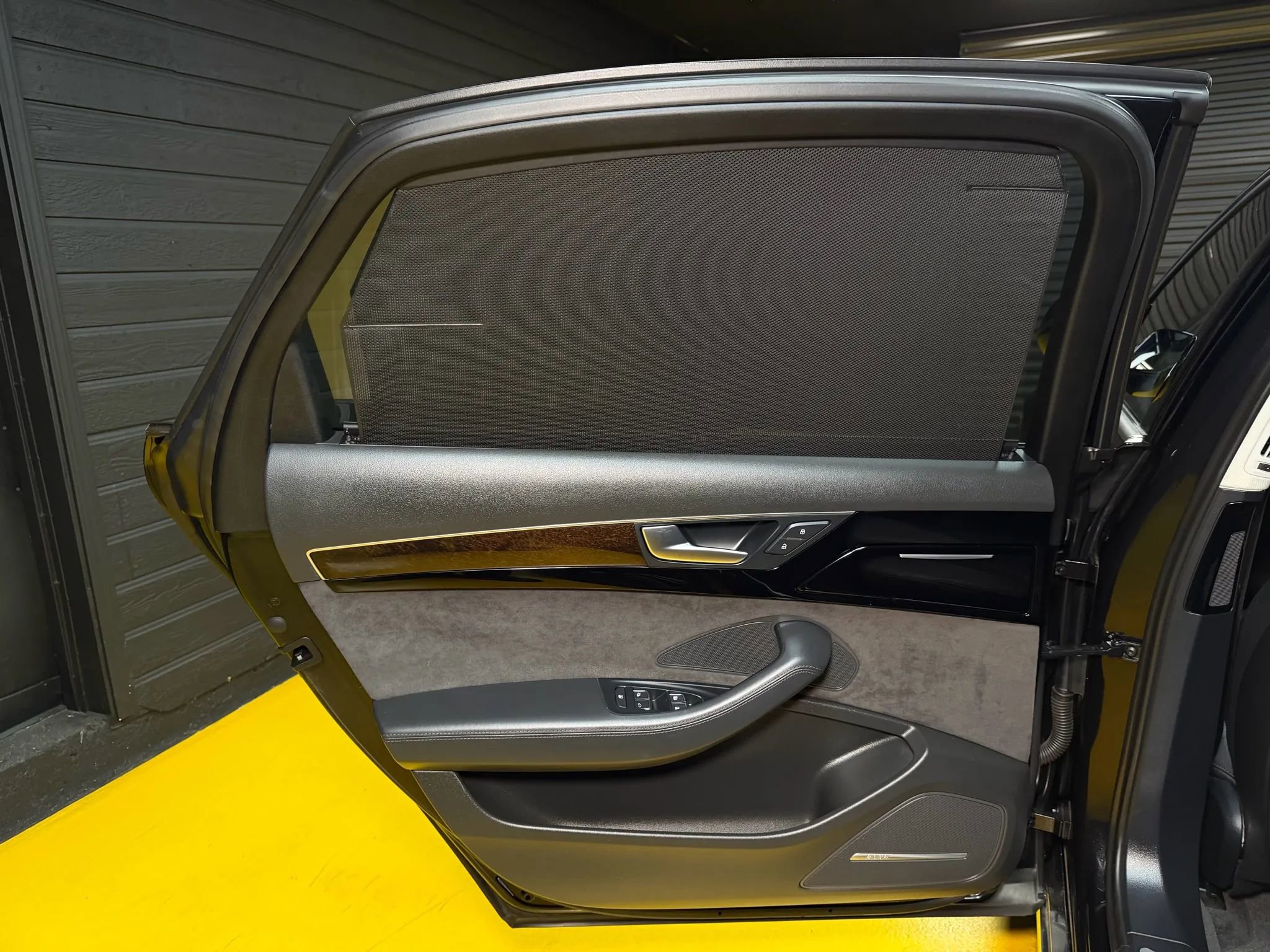 Used 2012 Audi A8 L 4.2 image 16