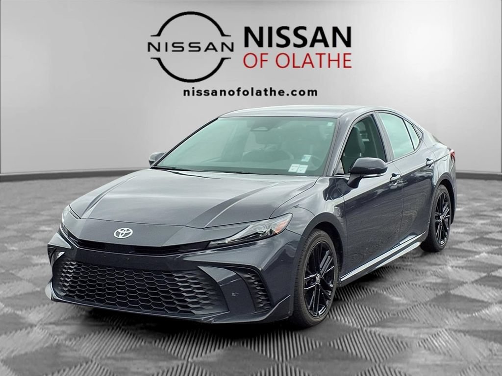 Used 2025 Toyota Camry SE FWD image 1