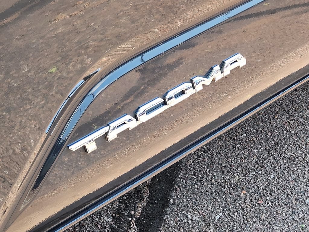 Used 2024 Toyota Tacoma SR5 AWD/4WD image 31