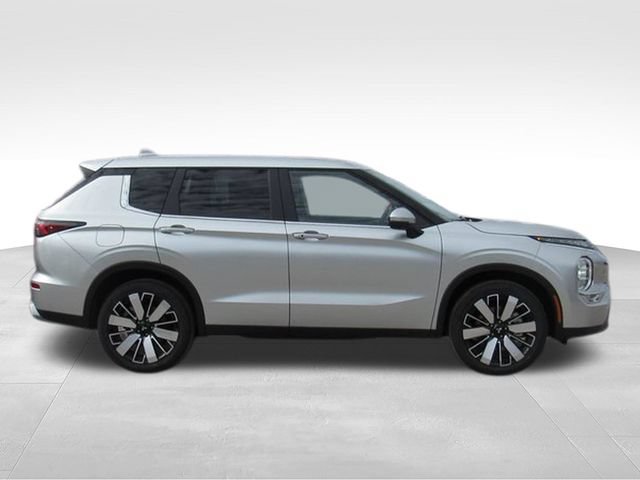 New 2026 Mitsubishi Outlander SE FWD image 2