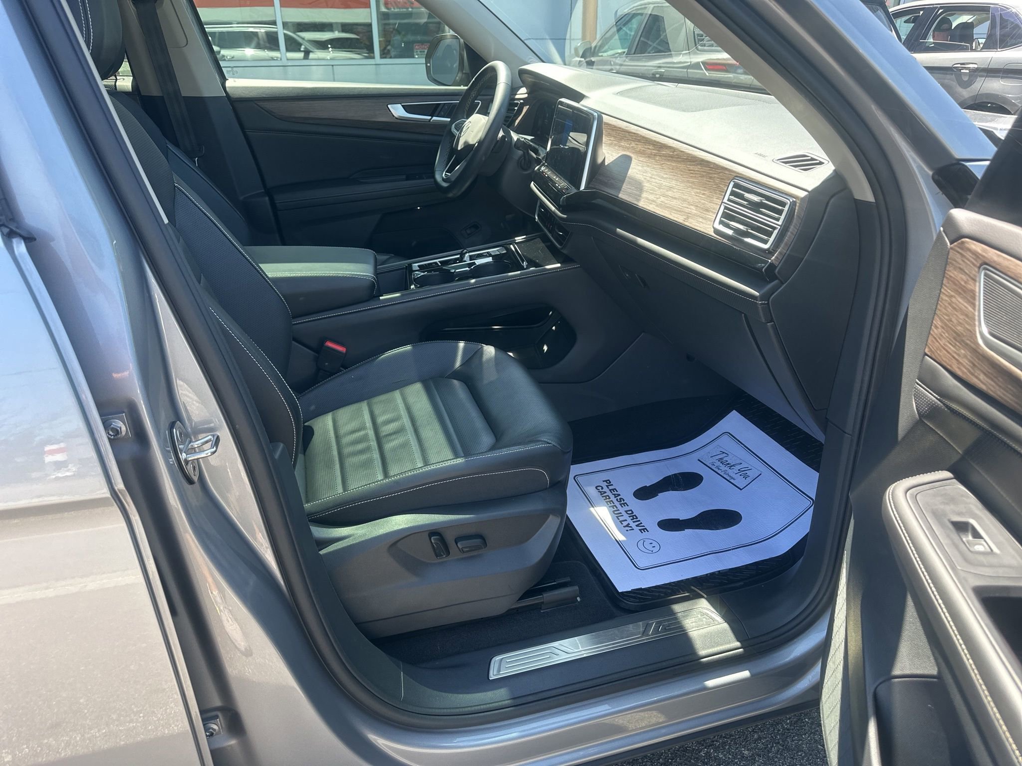 Used 2024 Volkswagen Atlas SEL AWD/4WD image 13
