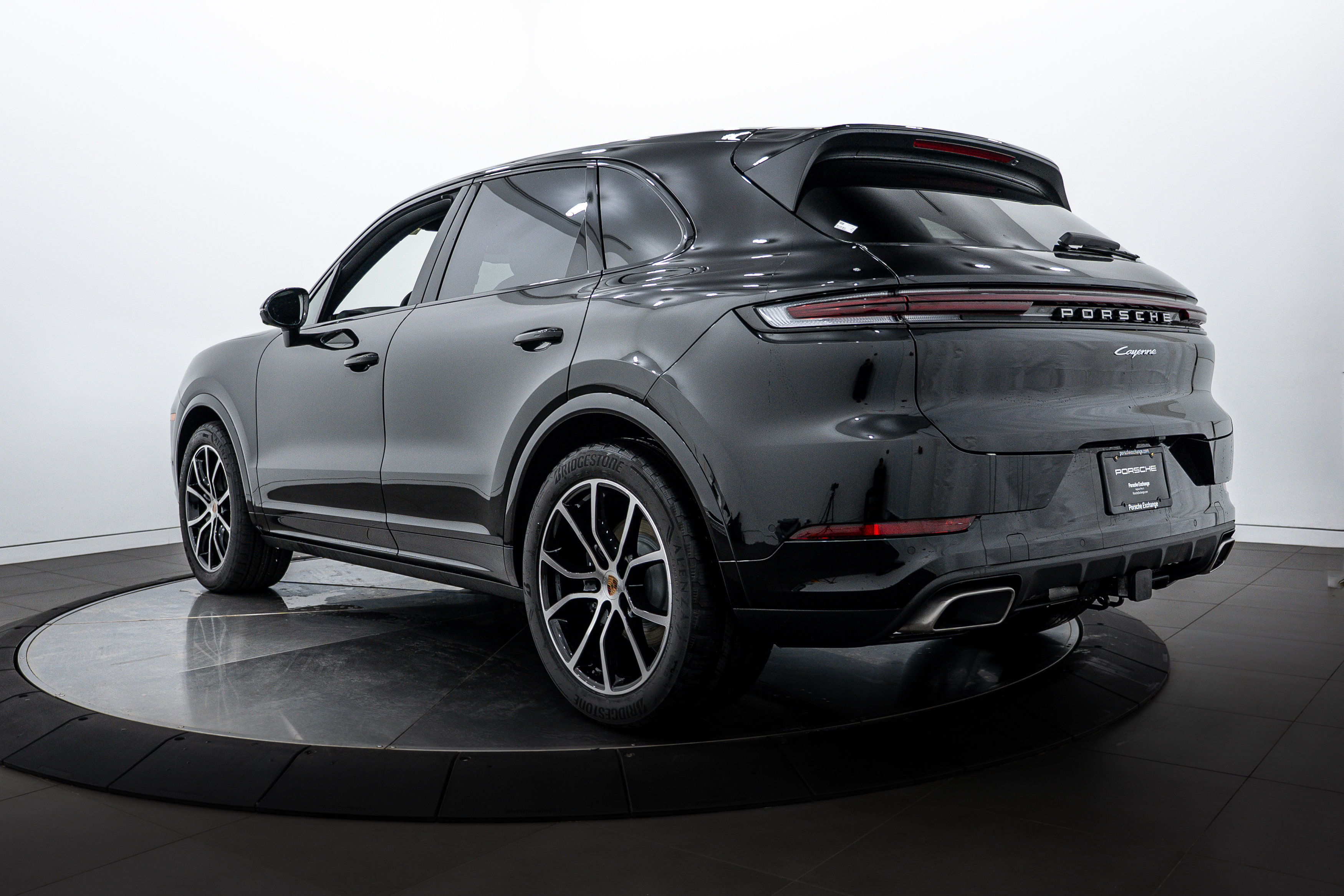 Certified 2026 Porsche Cayenne image 3