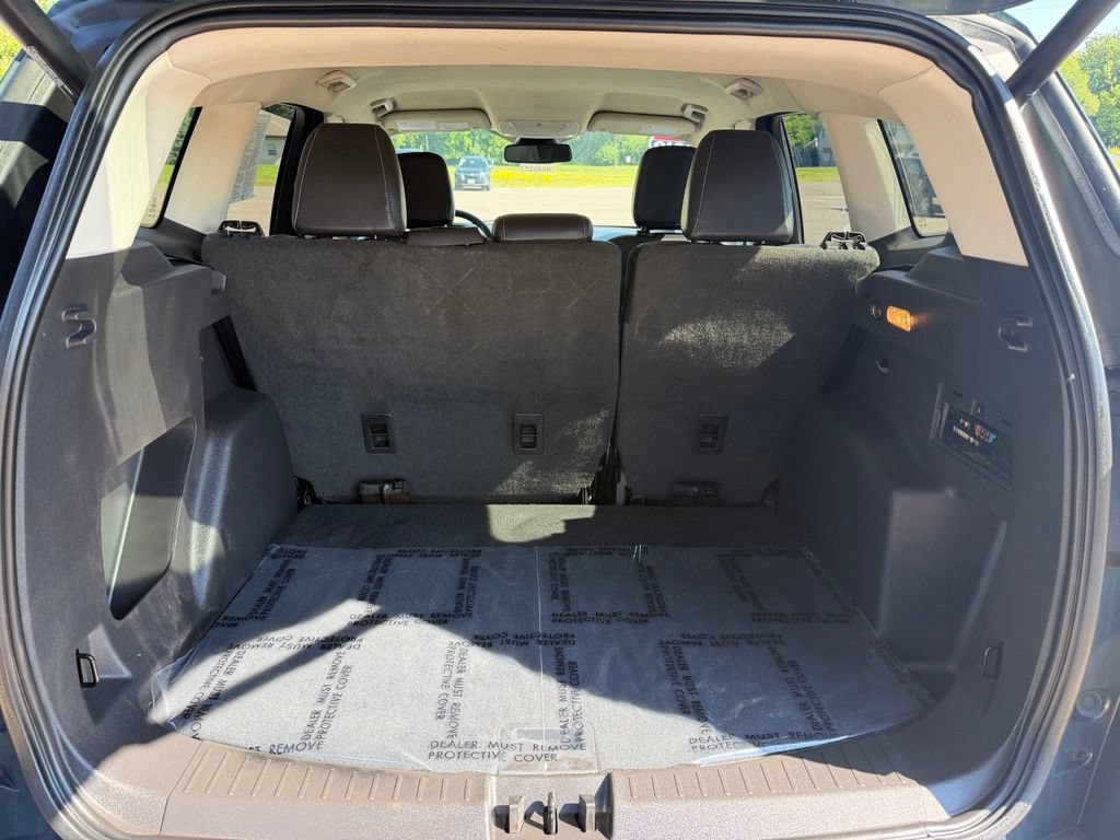 Used 2019 Ford Escape SEL w/ Ford Safe & Smart Package AWD/4WD image 18
