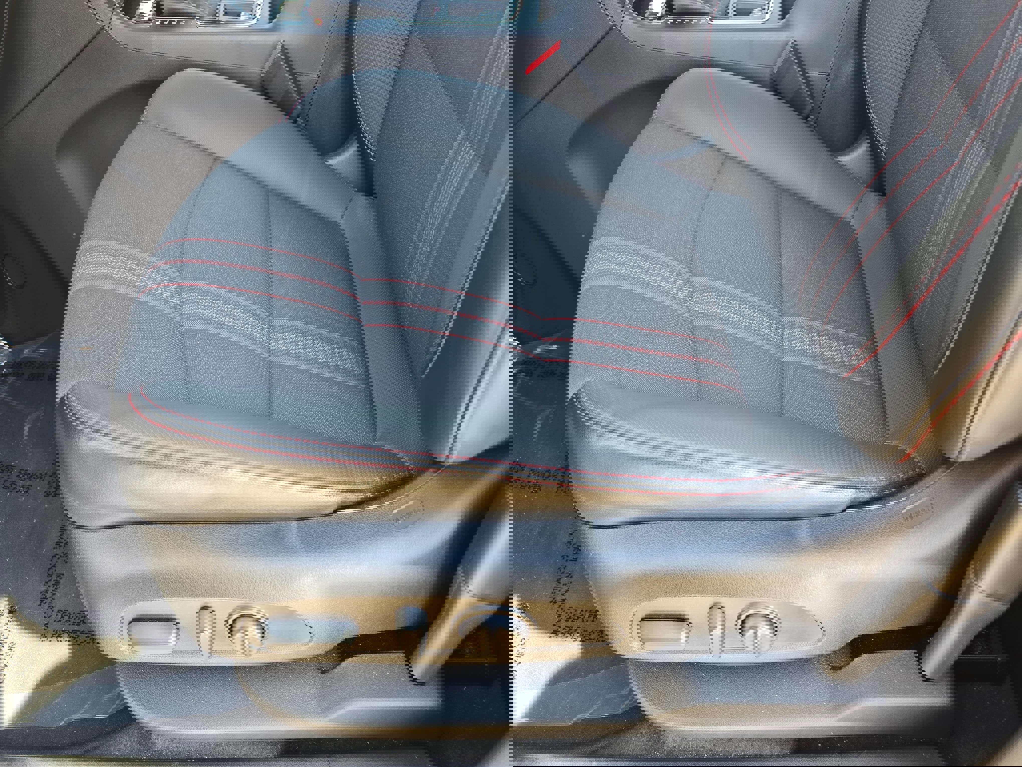 Used 2023 Chevrolet Equinox RS image 30