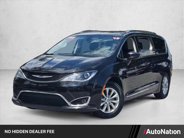 Used 2019 Chrysler Pacifica Touring-L FWD image 1