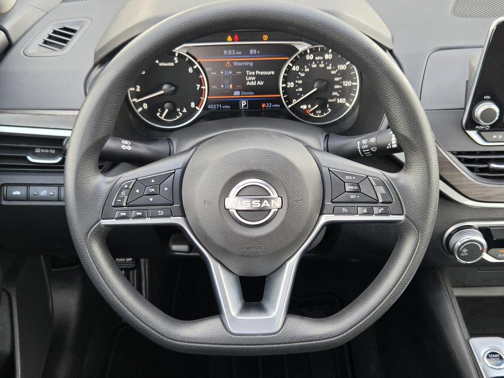 Used 2025 Nissan Altima 2.5 SV FWD image 14
