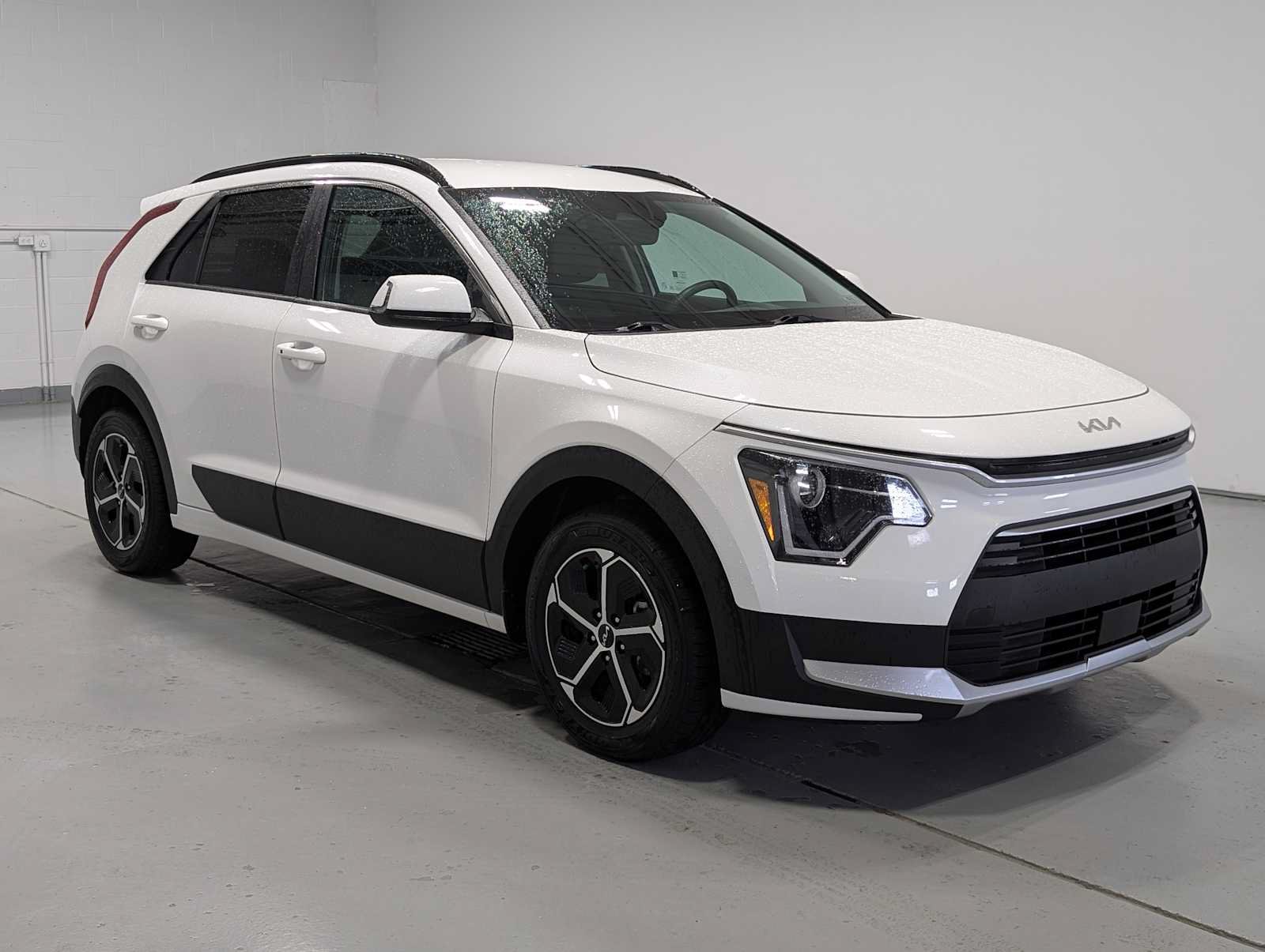 Used 2024 Kia Niro EX FWD image 6