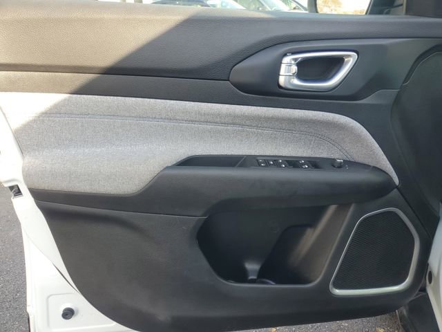 Used 2023 Jeep Compass Latitude image 10