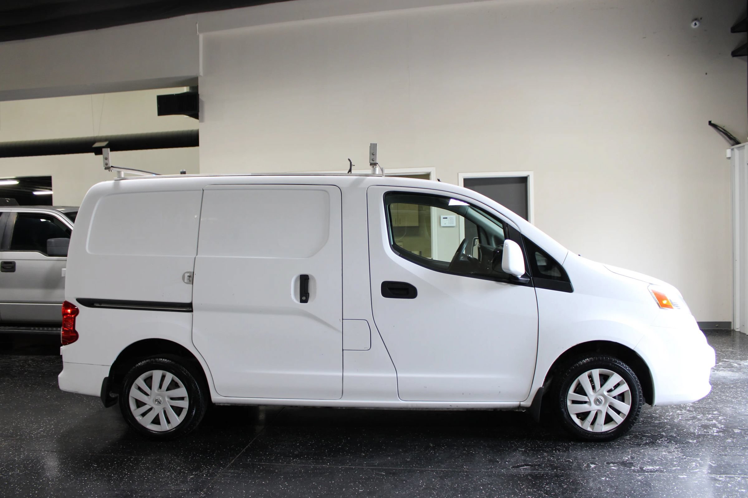 Used 2018 Nissan NV200 SV FWD image 2
