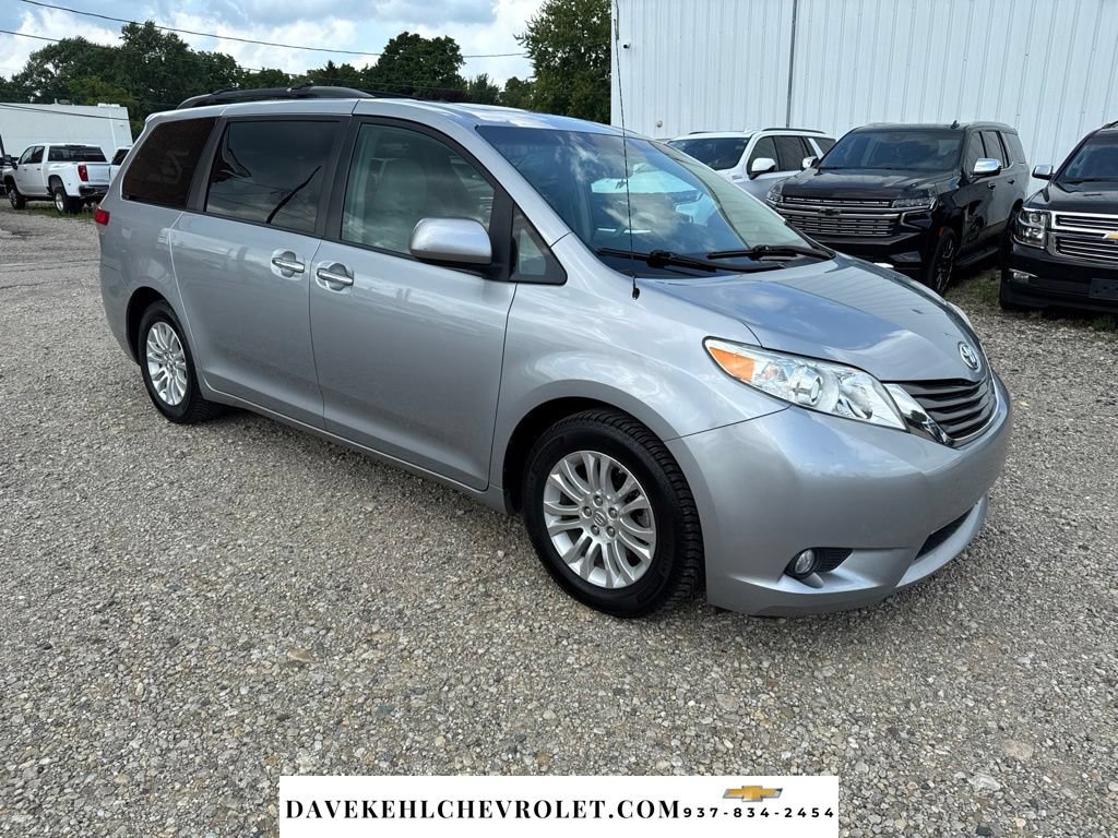Used 2014 Toyota Sienna XLE w/ Entertainment Package FWD image 7