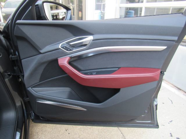 Used 2023 Audi e-tron S Premium Plus w/ Black Optic Package AWD/4WD image 20