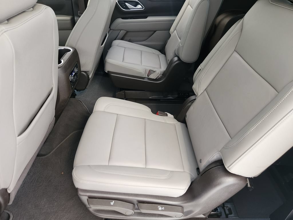 Used 2022 Chevrolet Suburban LT w/ Luxury Package RWD image 30