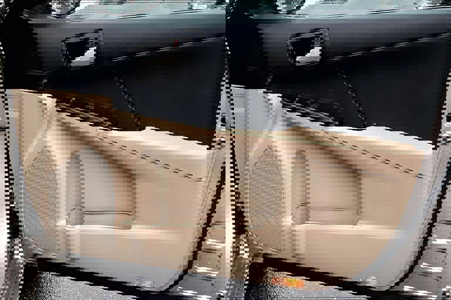 Used 2013 Toyota Camry LE image 22