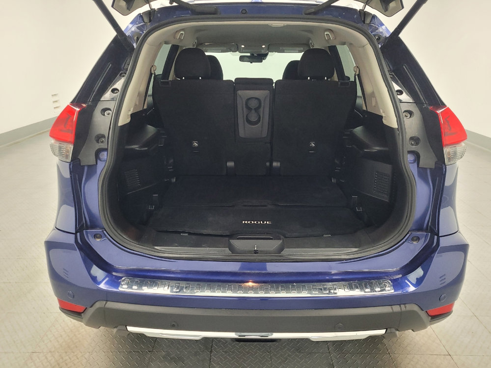 Used 2020 Nissan Rogue SV w/ Premium Package image 29