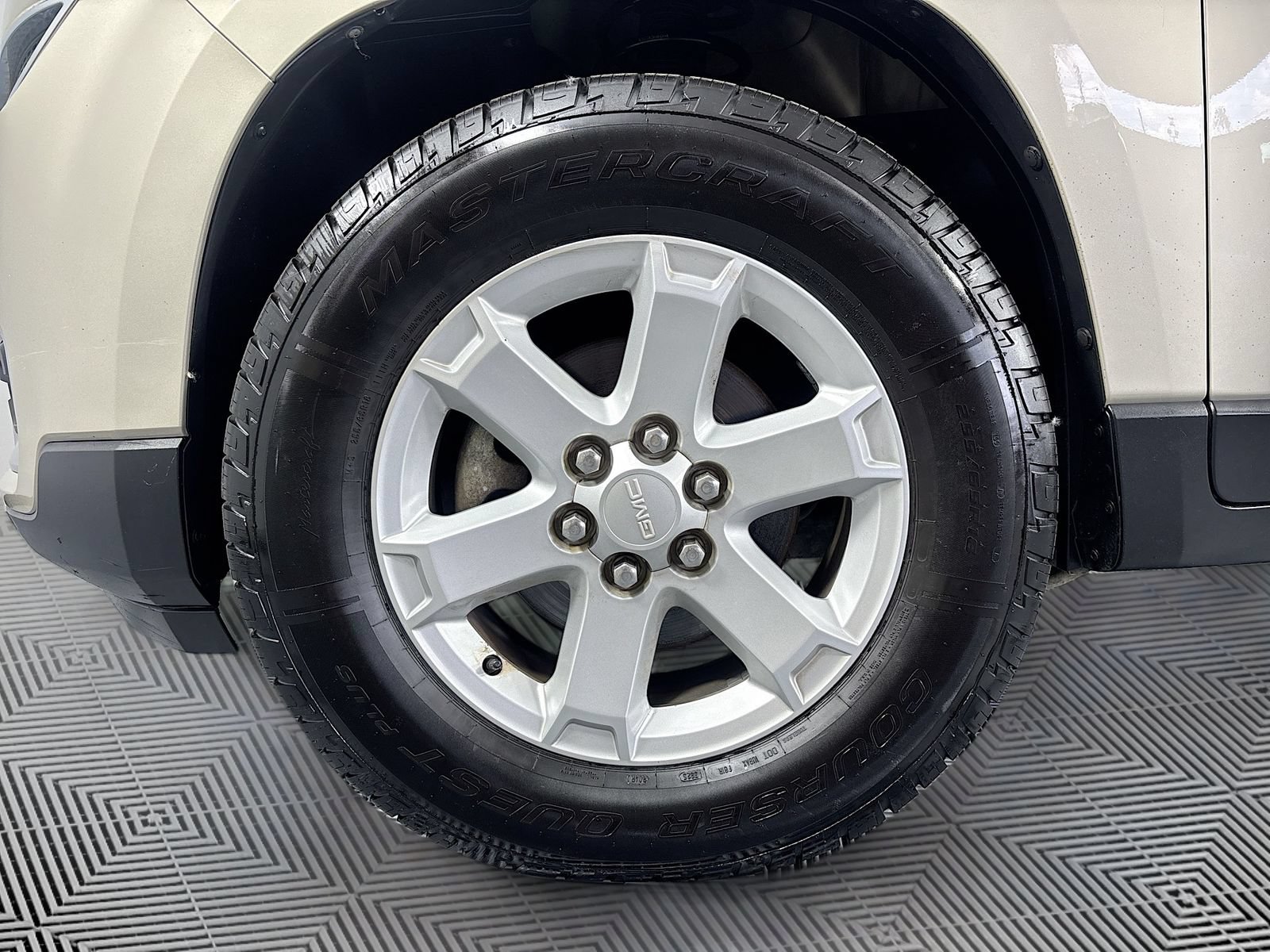 Used 2013 GMC Acadia SLE FWD image 31