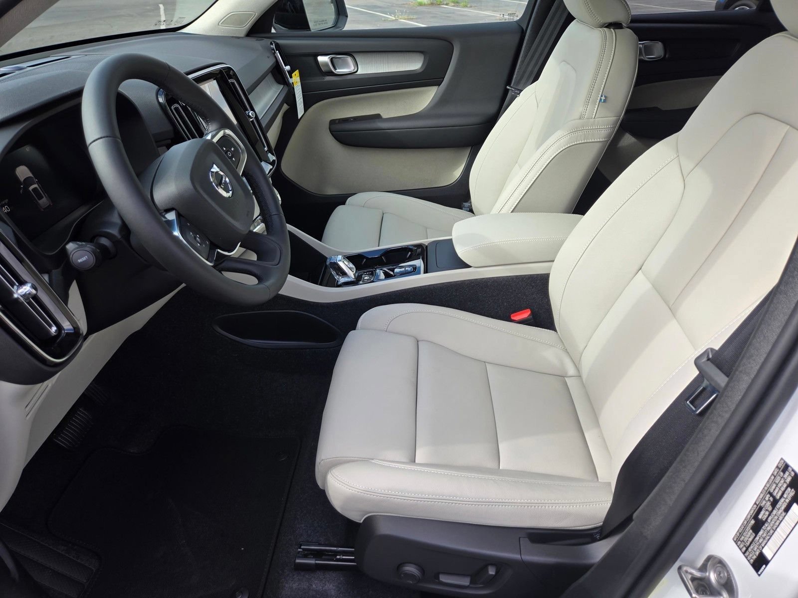 New 2026 Volvo XC40 B5 Plus w/ Protection Package Premier AWD/4WD image 15