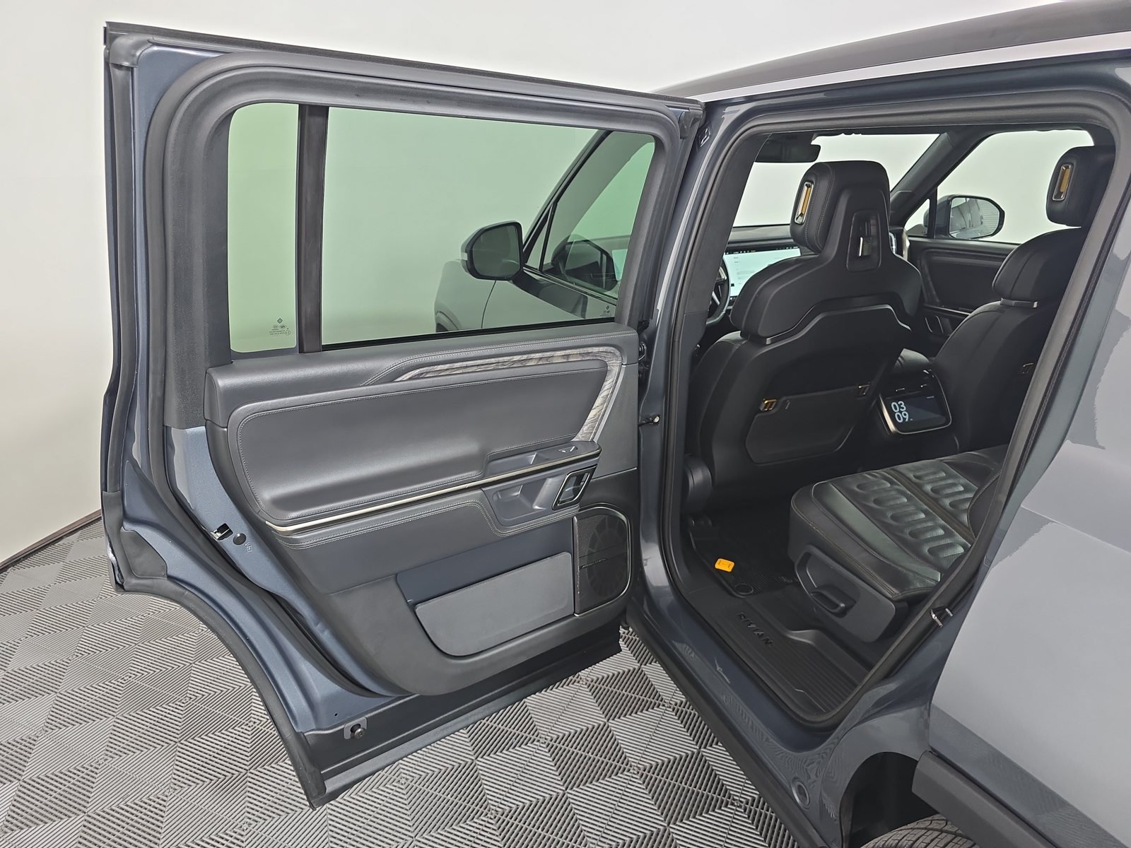 Used 2022 Rivian R1S Launch Edition Quad AWD/4WD image 17